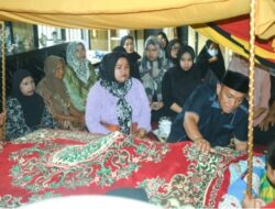 Melayat ke Rumah Warganya yang Berduka, Bukti Nyata Kedekatan Bupati Irwan dan Masyarakat