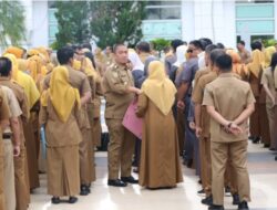 Bupati Sidak Apel Pagi, Puluhan Pegawai Terciduk Main HP Saat Sekda Sambutan