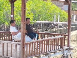 Kebersamaan di Pantai Tepis Isu Keretakan Bupati dan Wakil Bupati Kolaka Utara