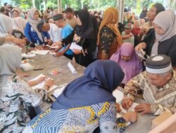 Kartu Lansia Lutim, Warga Menangis Haru Kasih Sayang IBAS ke Warga Terbukti