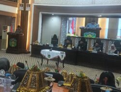 Didampingi Dua Wakilnya, Ober Datte Pimpin Rapat Paripurna Meski Baru Pulih dari Cedera